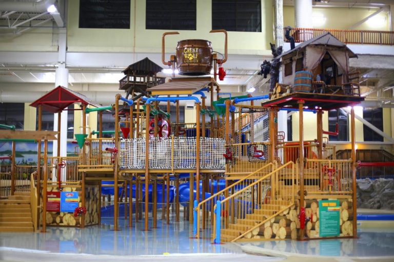 Hotels and Resorts with Indoor Water Parks in Minnesota