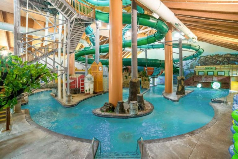 Hotels with Water Slides in Minnesota