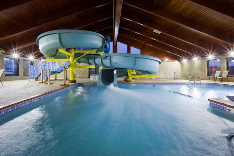 Hotels with Water Parks for Kids in Minnesota