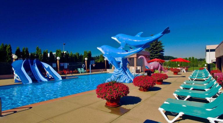 Hotels and Resorts with Water Parks for Kids in Wisconsin