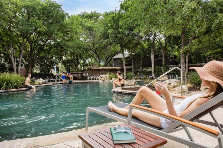 Hotels and Resorts with Pools and Water Parks in Texas