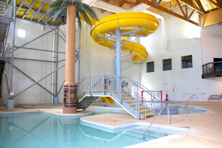 Family Hotels and Resorts with Water Slides in Michigan