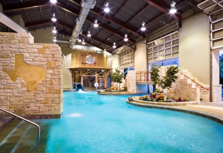 Hotels with Water Slides for Kids in Texas