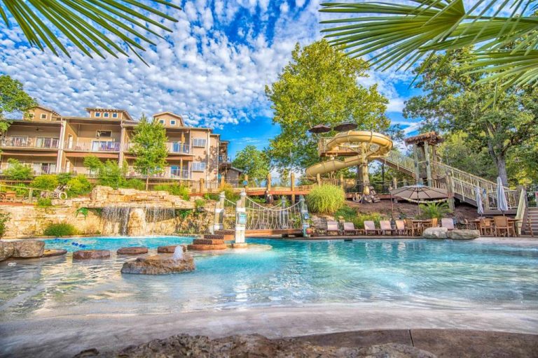 Family Hotels and Resorts with Water Slides in Branson