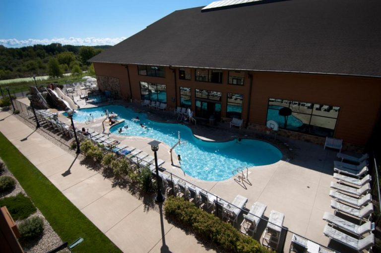 Family Hotels and Resorts with Water Slides in Wisconsin