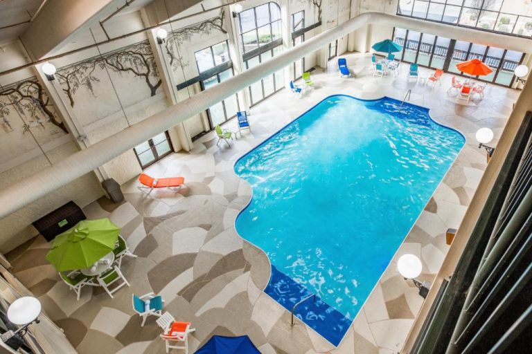 Family Hotels and Resorts with Indoor Pools in Branson