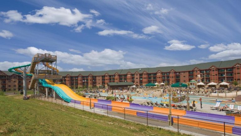 Resorts with Water Slides for Kids in Wisconsin