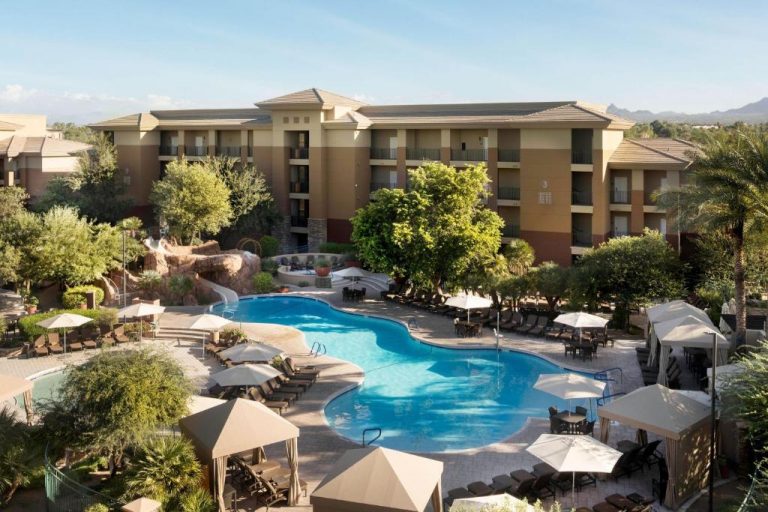 Hotels and Resorts with Pools and Water Parks in Phoenix
