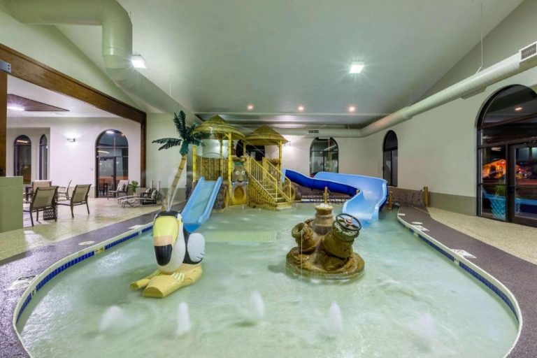 Hotels with Water Slides in Wisconsin