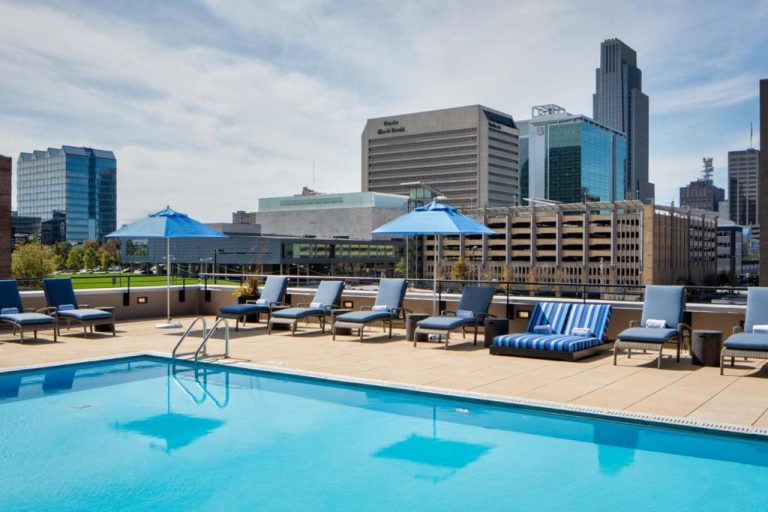 Family Hotels with Outdoor Pools in Omaha