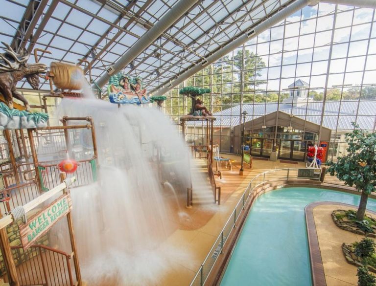 Hotels with Water Parks and Slides for Kids in Texas