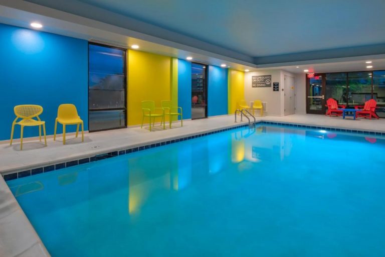 Family Hotels with Indoor Pools in Omaha