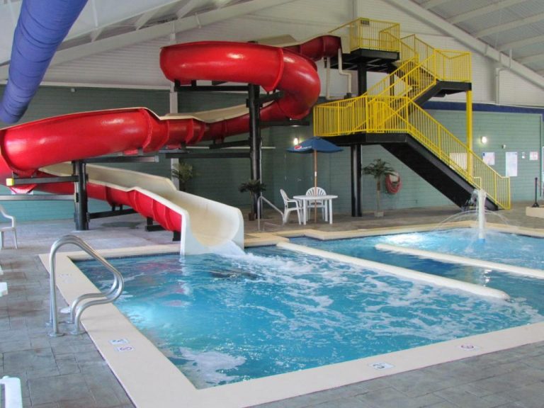 Hotels and Resorts with Pools and Water Slides in Michigan
