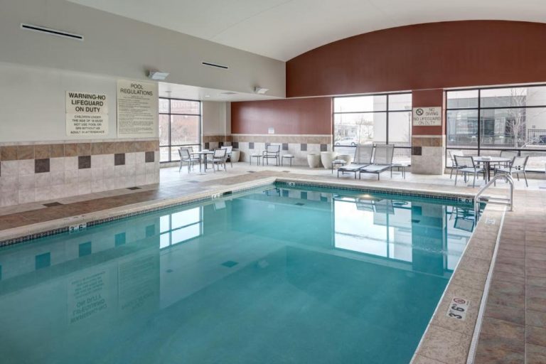 Hotels with Pools in Omaha