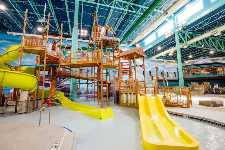 Hotels with Indoor Water Park for Kids in Chicago