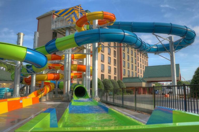 Family Hotels and Resorts with Water Slides in Tennessee