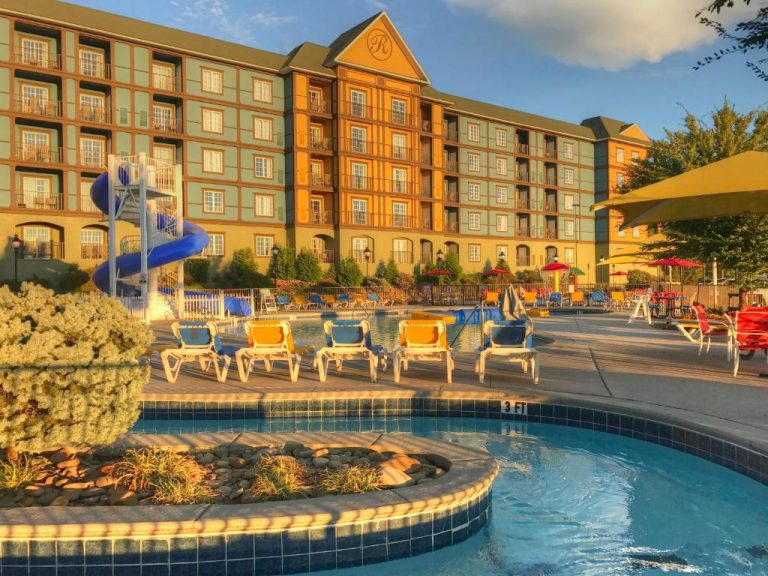 Hotels with Water Parks in Tennessee
