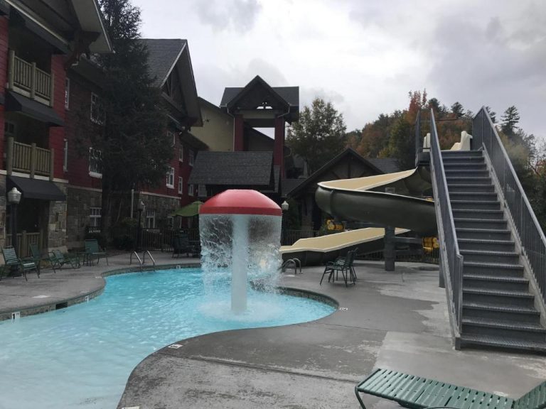 Hotels with Pools and Water Slides for Kids in Tennessee