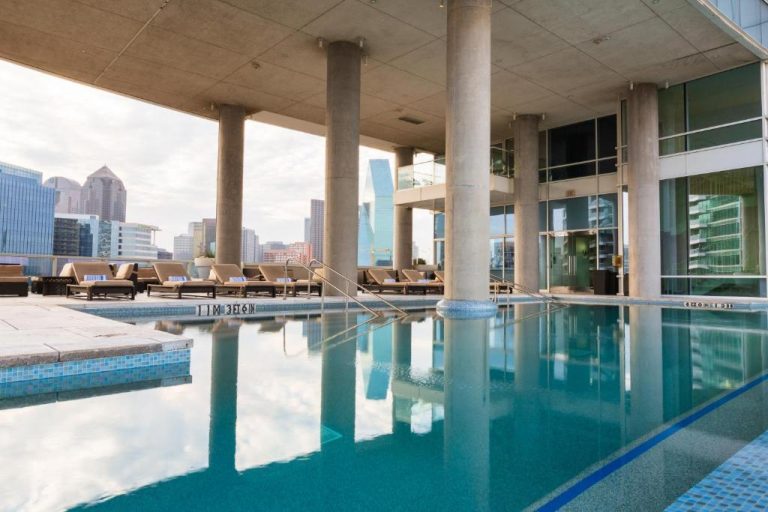 Hotels and Resorts with Outdoor Pools in Dallas