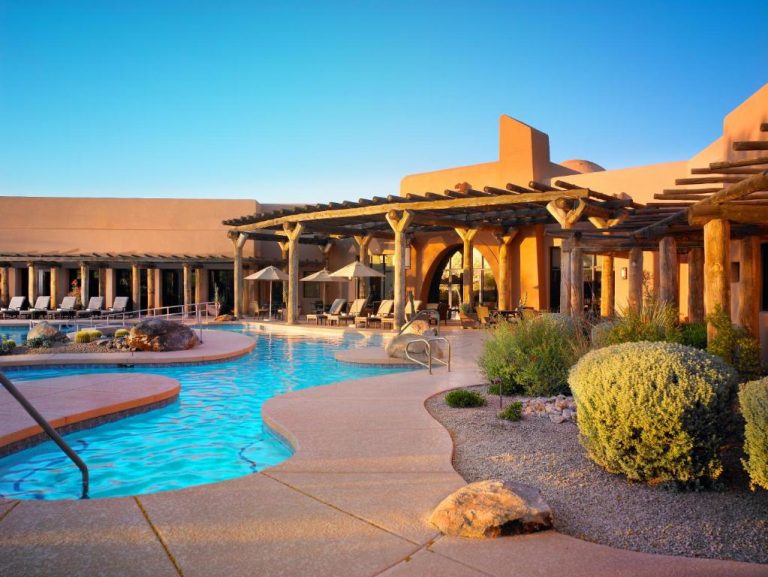 Hotels with Pools and Water Slides for Kids in Arizona