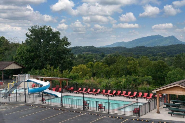 Hotels with Water Slides in Tennessee