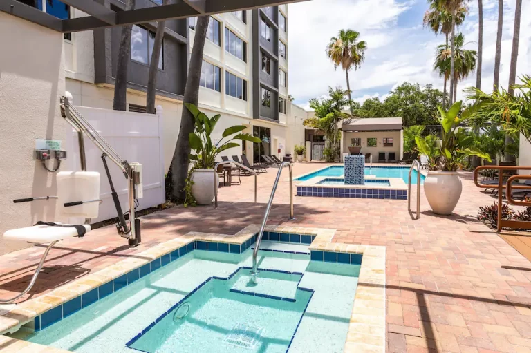 Hotels and Resorts with Outdoor Pools in Tampa