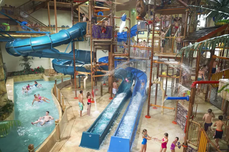 Hotels with Water Slides for Kids in Wisconsin