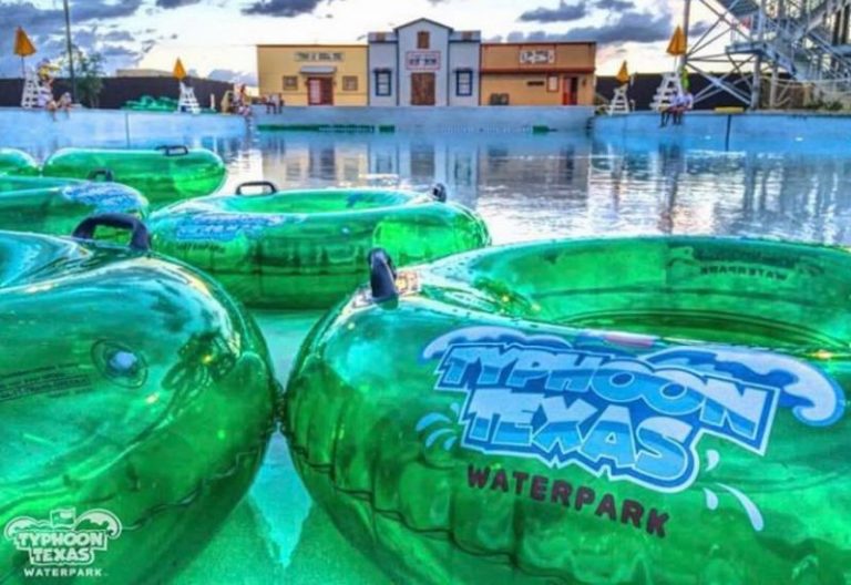 Outdoor Water Parks for Children in Texas