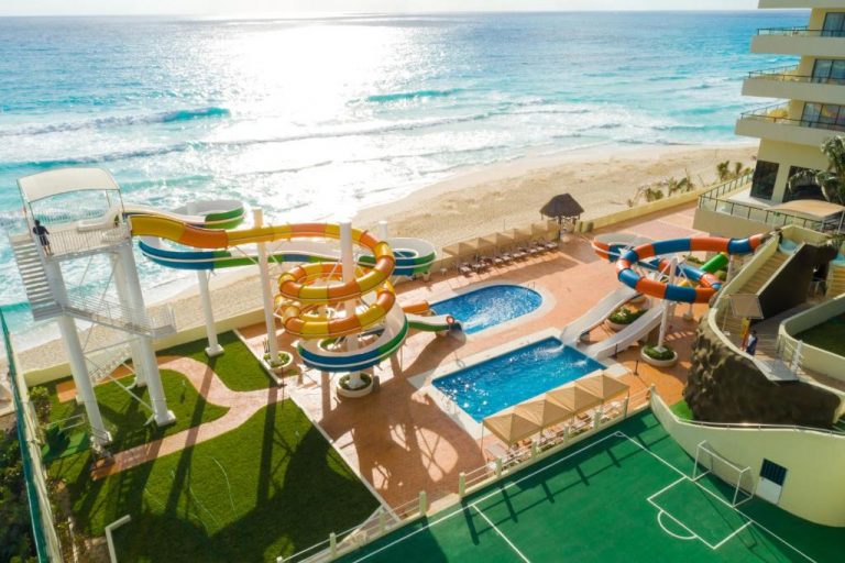 Hotels with Water Parks in Cancun