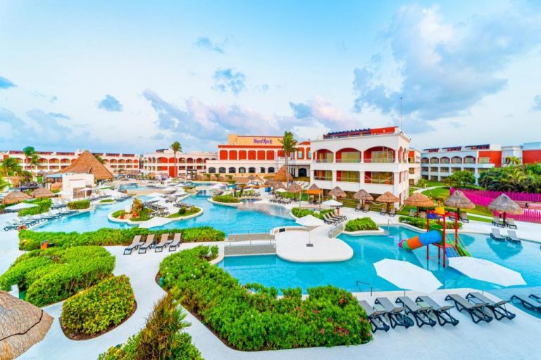 Resorts with Water Parks in Cancun