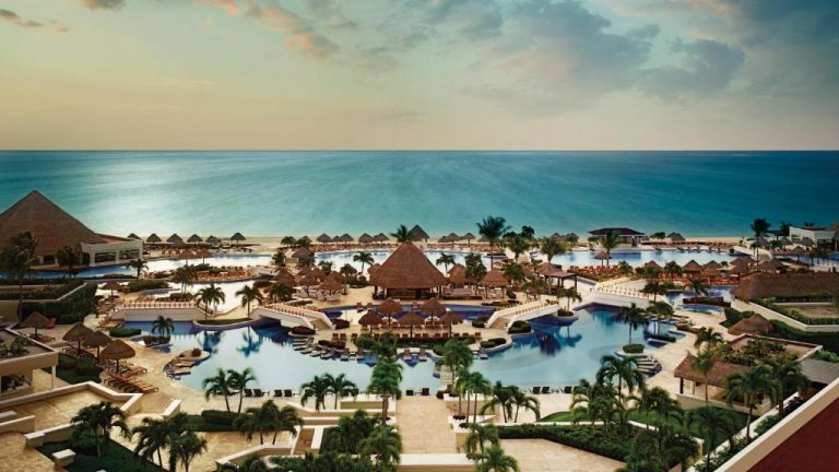Resorts with Water Parks for Families with Kids in Cancun