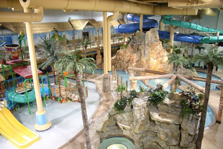 Hotels-with-Waterparks-in-Minnesota-5-11-768x512