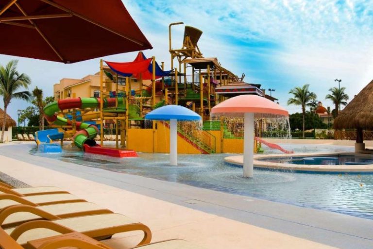 Sun-Splashed Waterpark Resort In Cancun Mexico3