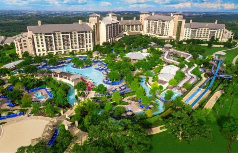 Hotels and Resorts with Lazy River in Houston 1