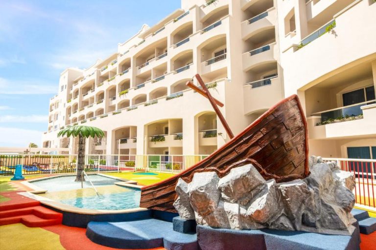 Wyndham Alltra Cancun All Inclusive Resort3