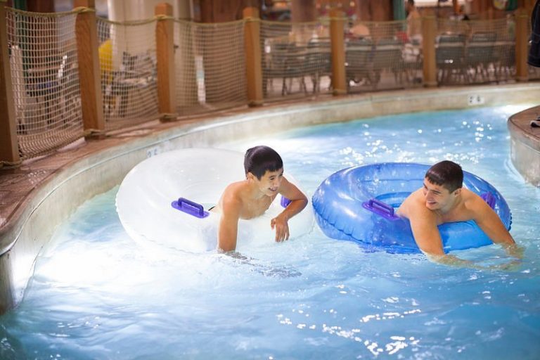 Hotels and Resorts with Lazy River in Houston 1
