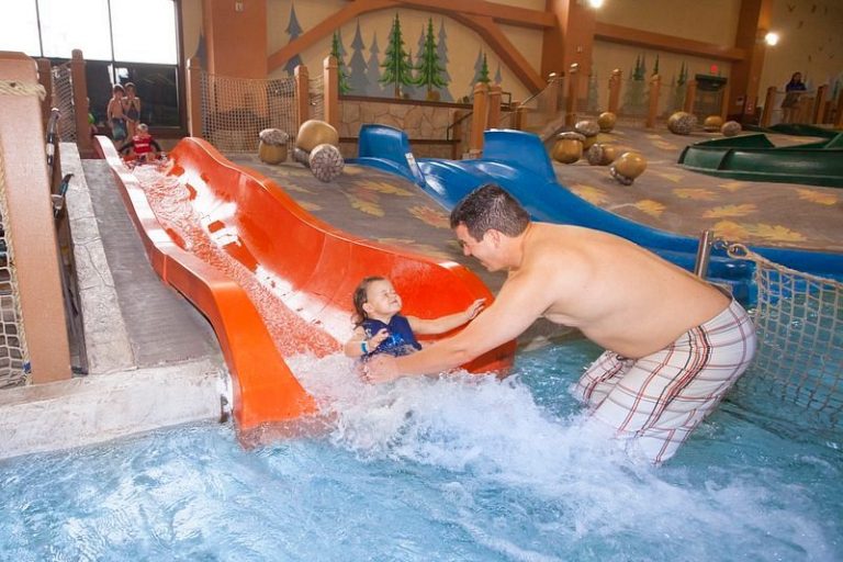 Hotels and Resorts with Lazy River in Houston 4