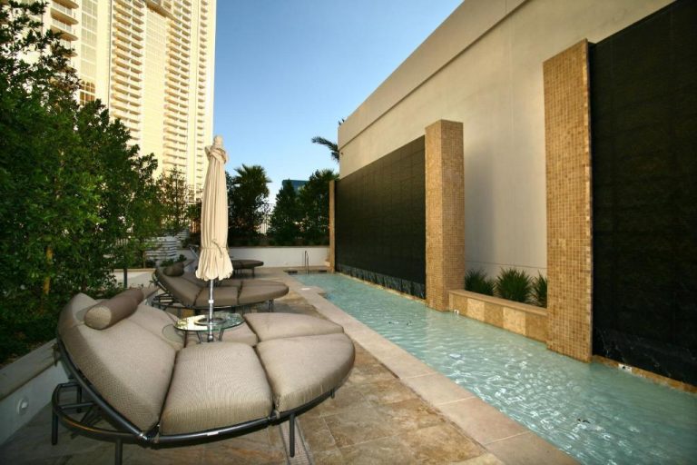 Hotels and Resorts with Lazy River in Las Vegas 1