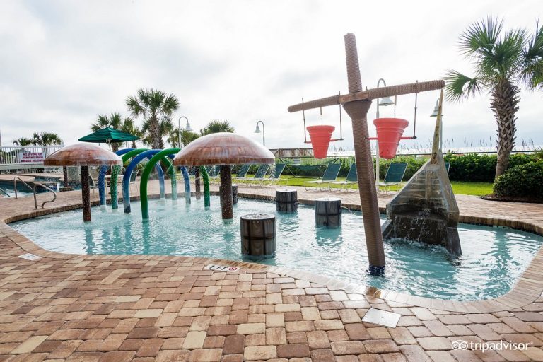 Hotels and Resorts with Lazy River in Myrtle Beach 5