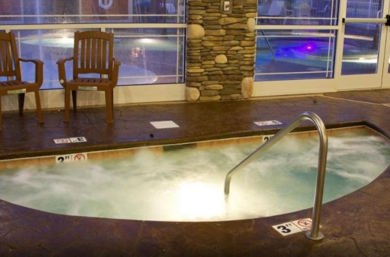 Hotels and Resorts with Lazy River in Pigeon Forge 2