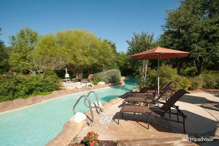 Hotels and Resorts with Lazy River in Texas 1