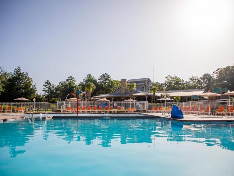 holiday inn lake palestine pool