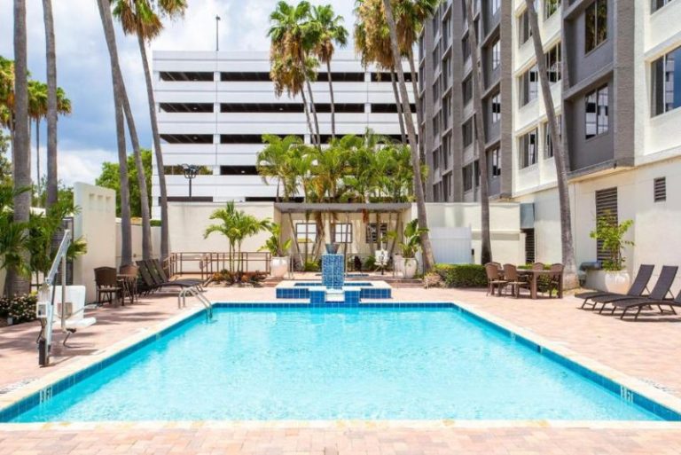 Hotels with Water Parks in Tampa for Families (5)
